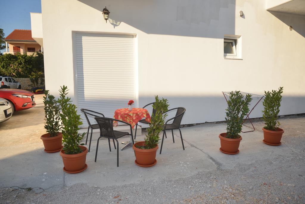 Apartments Lavanda トゥラニ エクステリア 写真