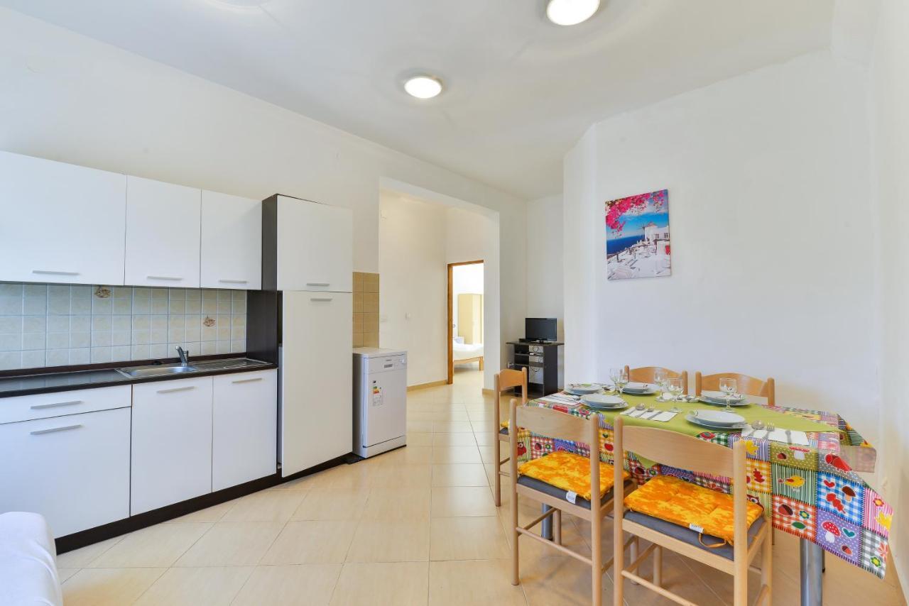 Apartments Lavanda トゥラニ エクステリア 写真