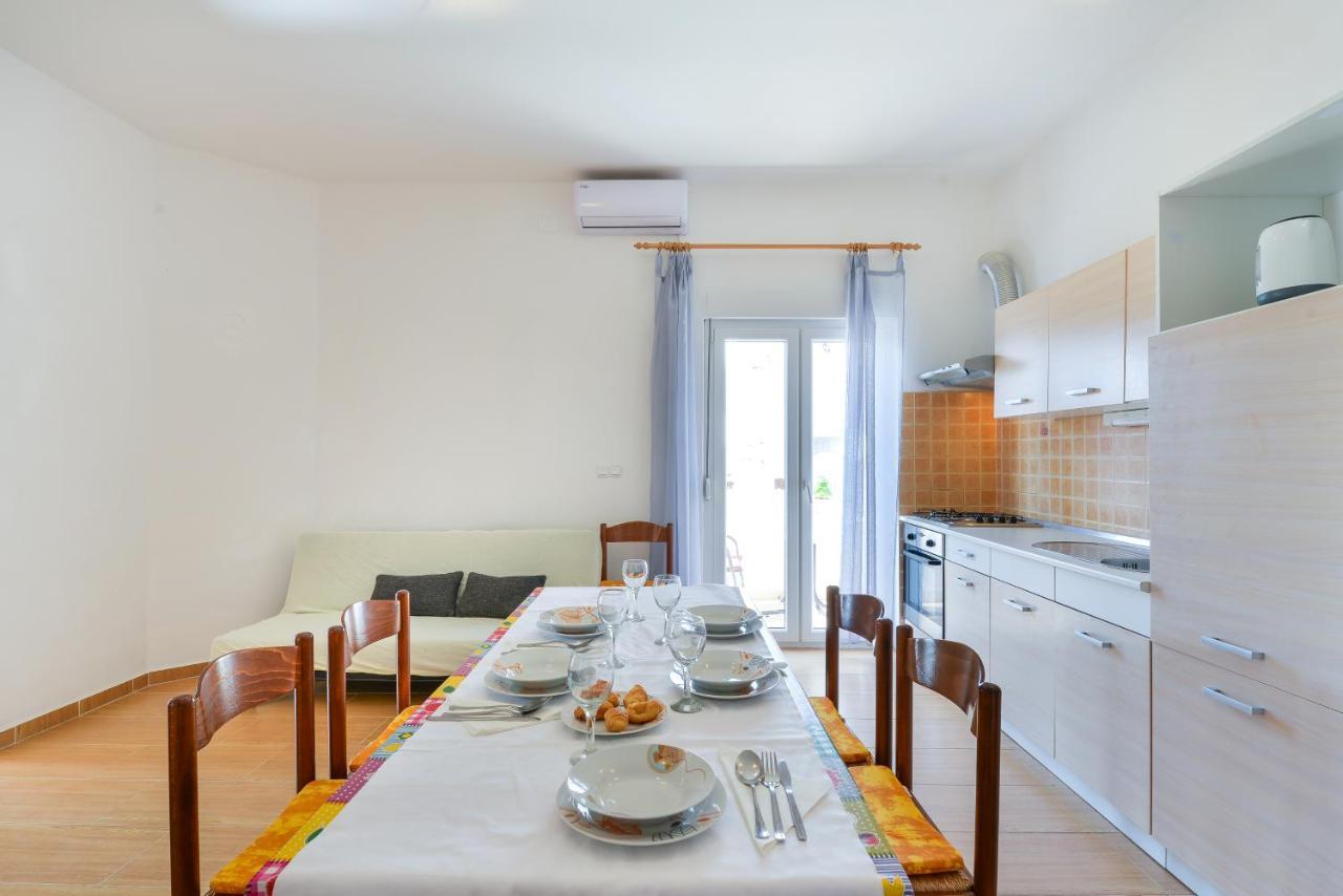Apartments Lavanda トゥラニ エクステリア 写真