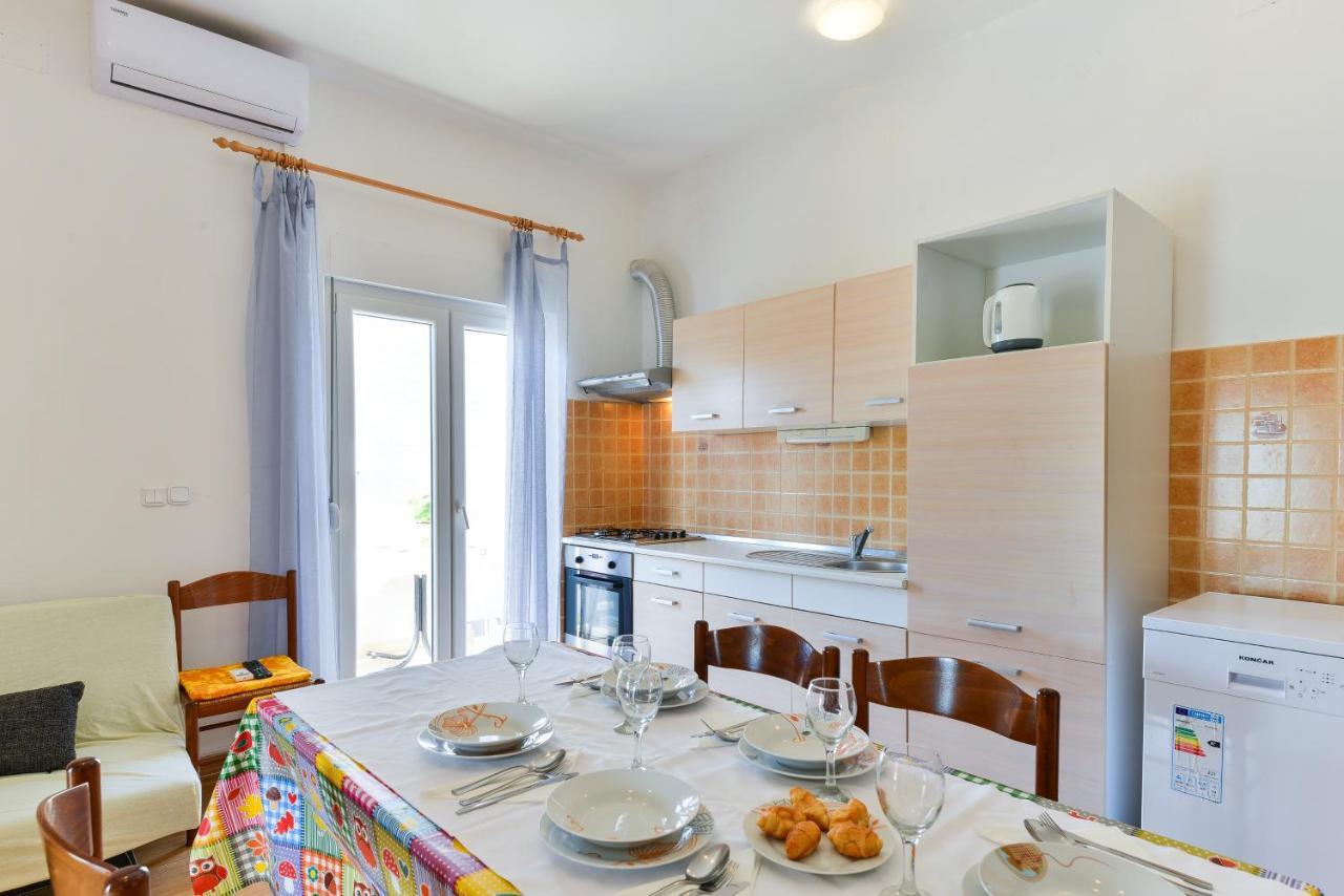 Apartments Lavanda トゥラニ エクステリア 写真