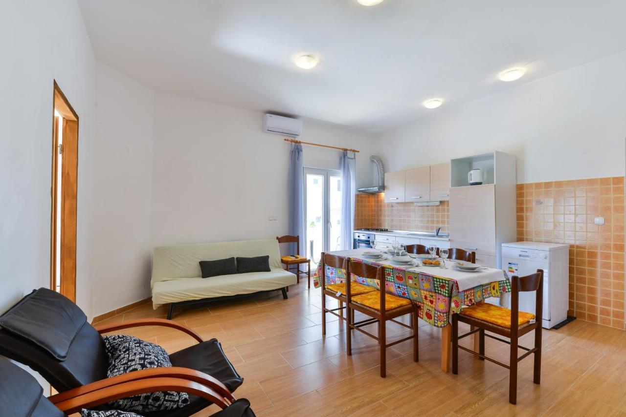 Apartments Lavanda トゥラニ エクステリア 写真