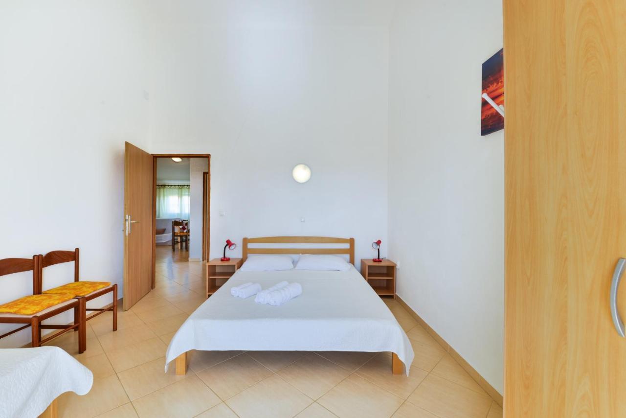 Apartments Lavanda トゥラニ エクステリア 写真