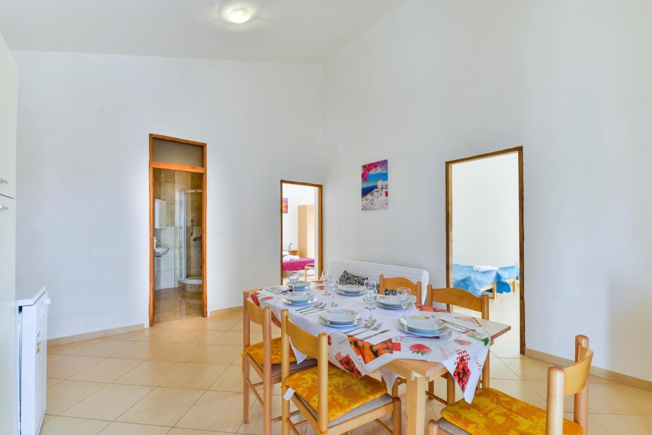 Apartments Lavanda トゥラニ エクステリア 写真