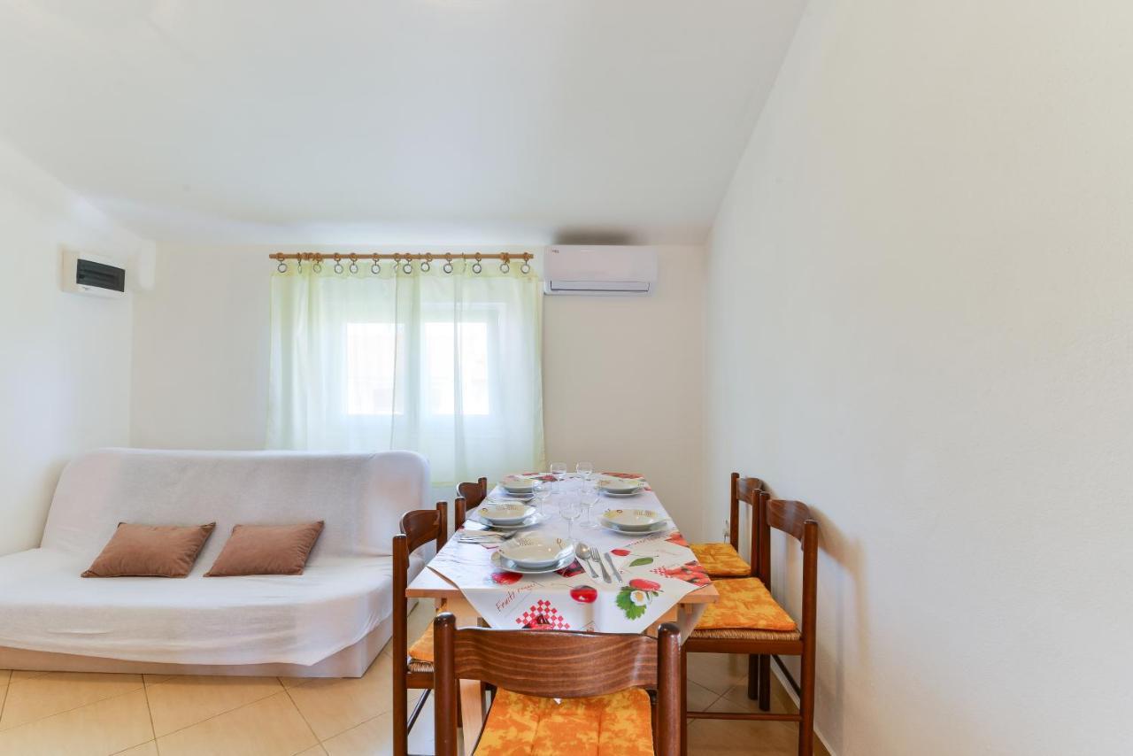 Apartments Lavanda トゥラニ エクステリア 写真