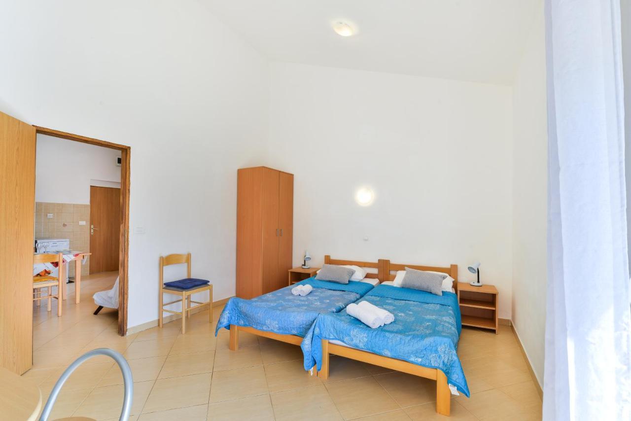 Apartments Lavanda トゥラニ エクステリア 写真
