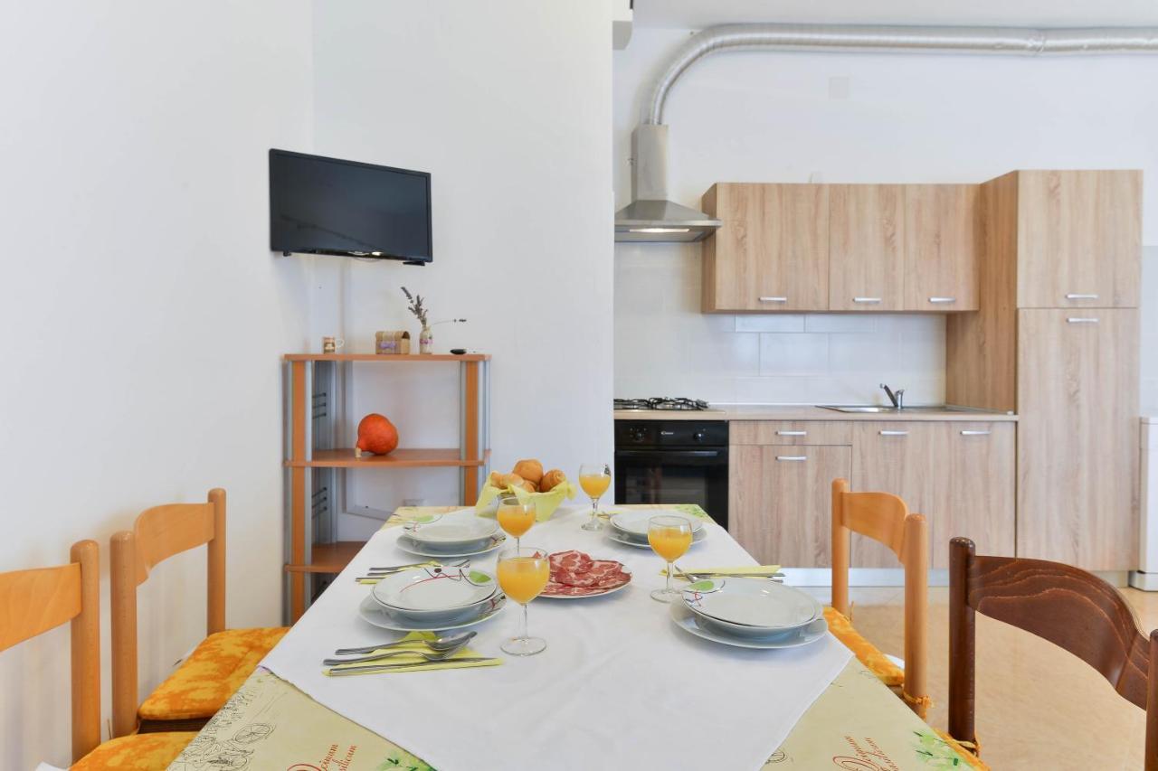 Apartments Lavanda トゥラニ エクステリア 写真