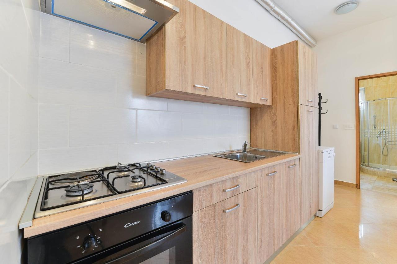 Apartments Lavanda トゥラニ エクステリア 写真