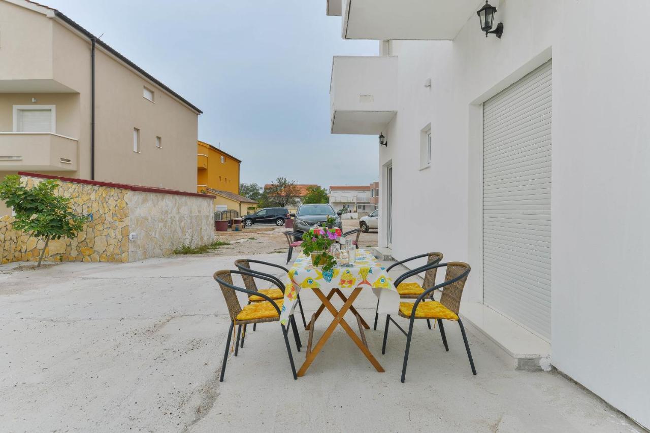 Apartments Lavanda トゥラニ エクステリア 写真