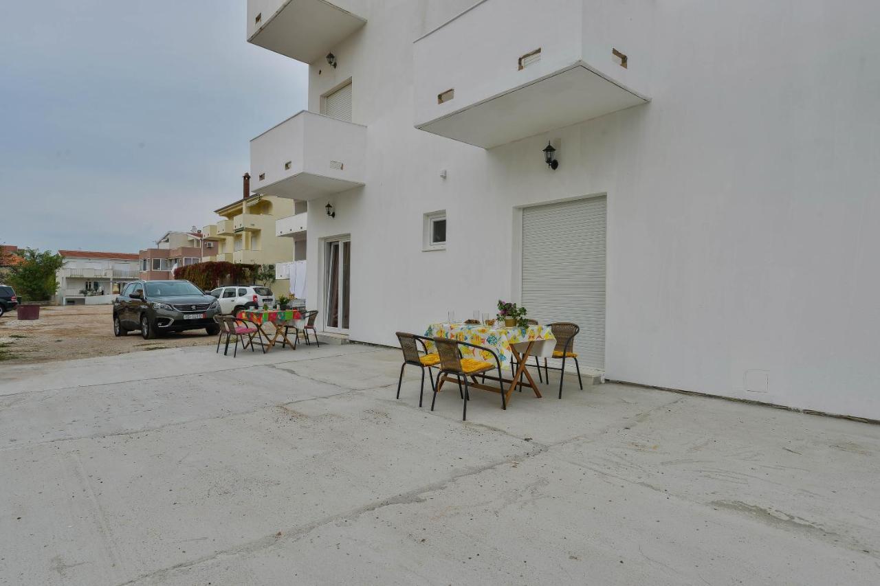 Apartments Lavanda トゥラニ エクステリア 写真