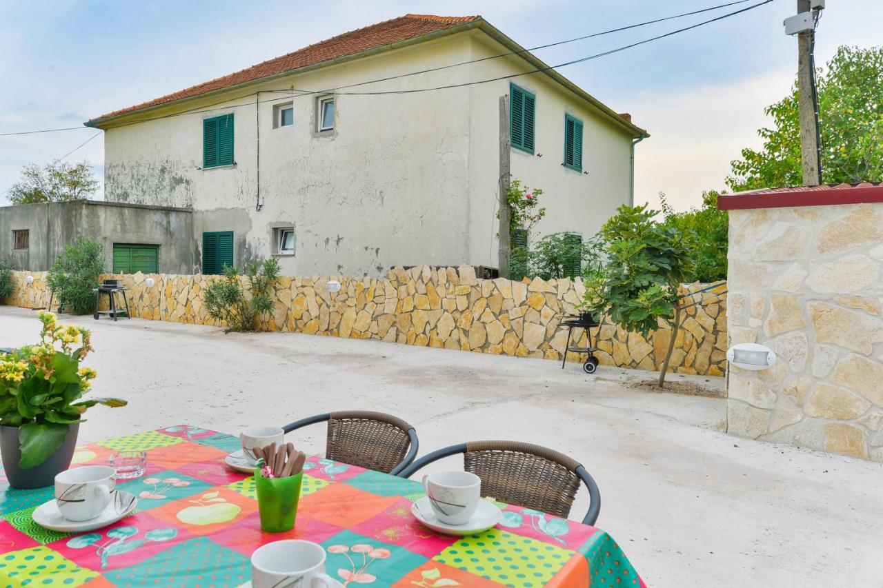Apartments Lavanda トゥラニ エクステリア 写真