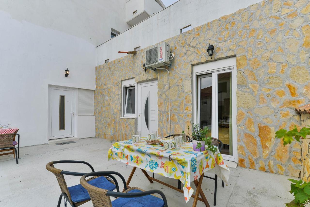 Apartments Lavanda トゥラニ エクステリア 写真