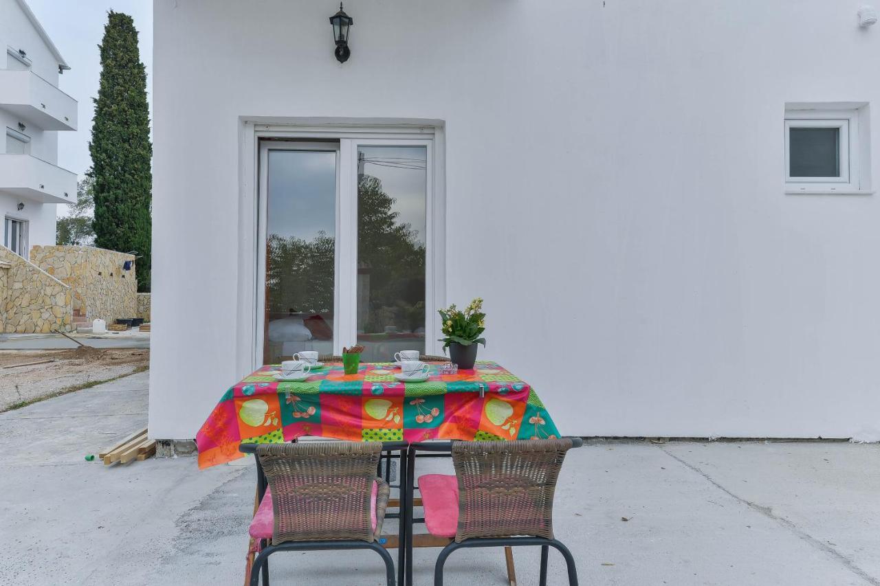 Apartments Lavanda トゥラニ エクステリア 写真