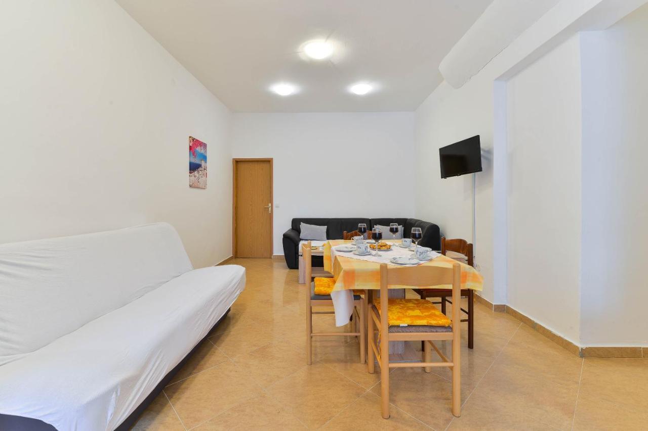 Apartments Lavanda トゥラニ エクステリア 写真
