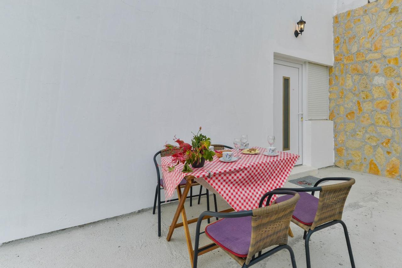 Apartments Lavanda トゥラニ エクステリア 写真